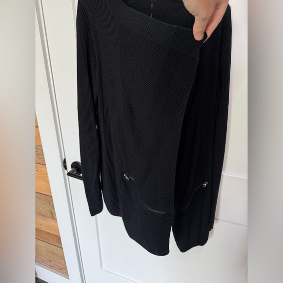 Lululemon Resolution Wrap - Picture 10 of 16